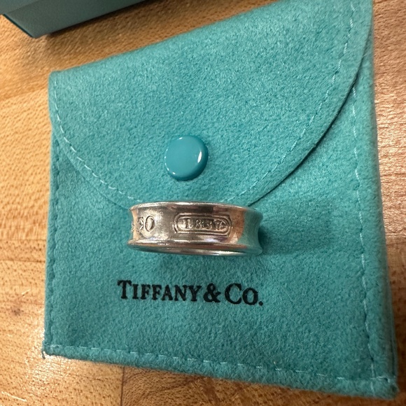 VTG Tiffany & Co. Basics 1837 concave ring sterling silver, size 7.5 - Picture 4 of 6